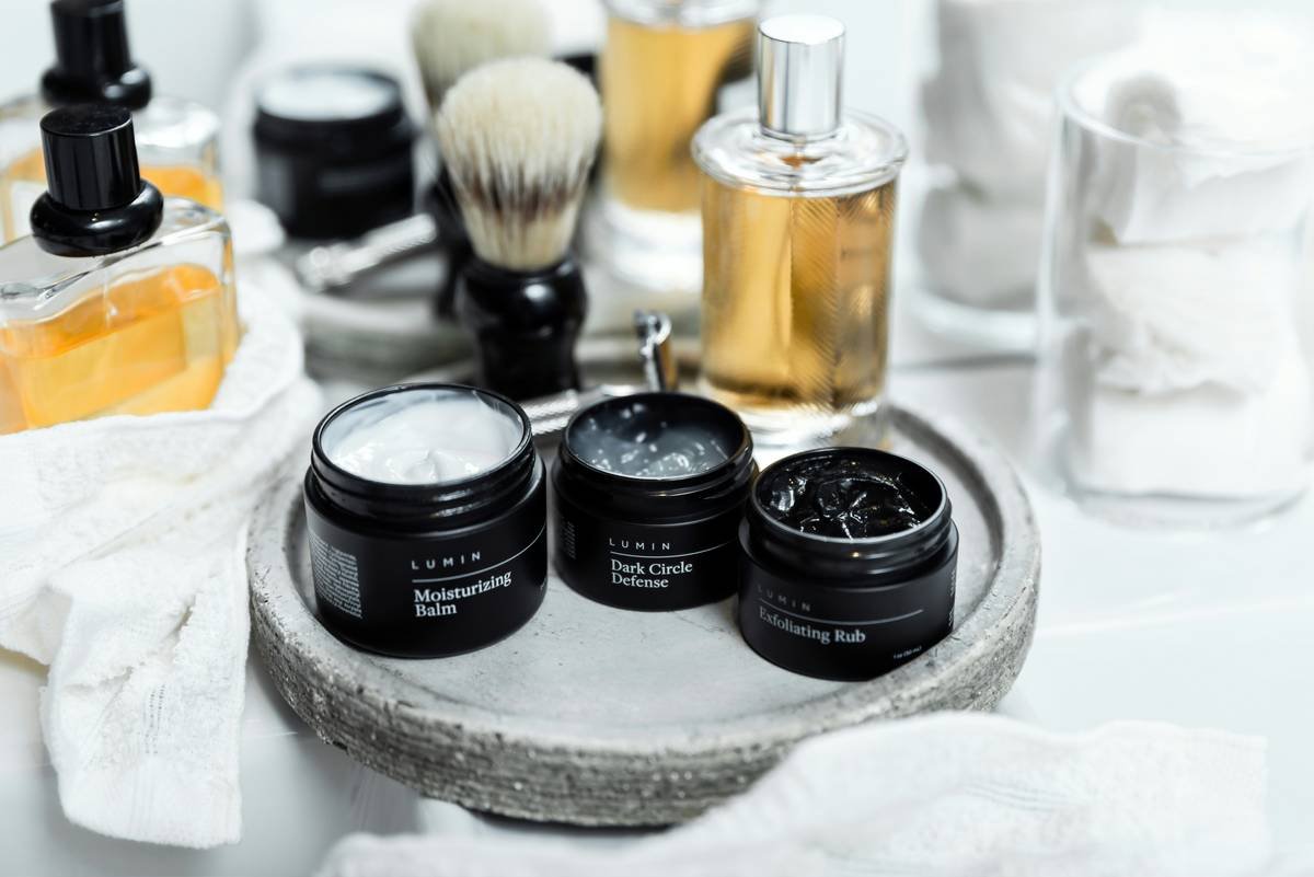 Infographic comparing ingredients and performance of shaving soap vs. canned foam vs. gel