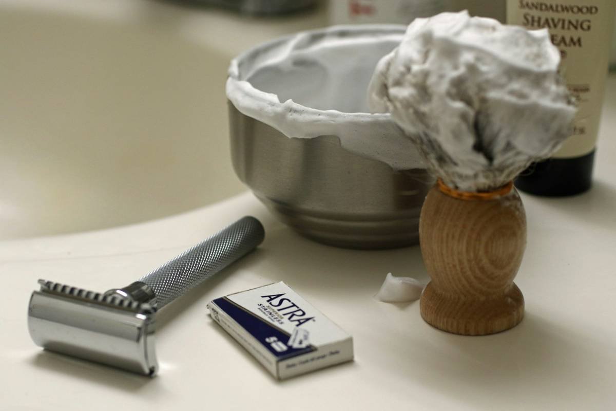 Infographic comparing ingredients in premium vs. cheap shaving soaps: glycerin, stearic acid, and natural oils vs. SLS, propellants, and synthetic fragrances