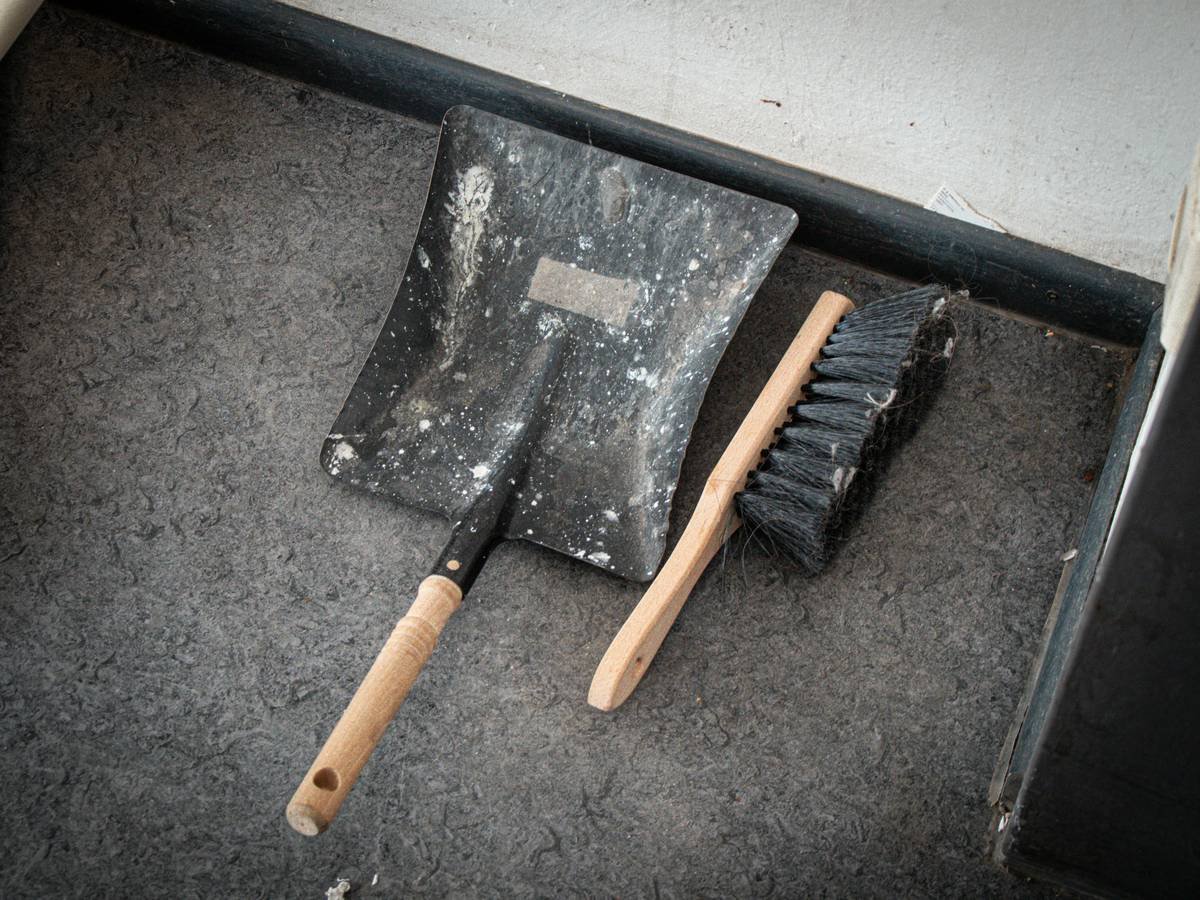 a shovel and brush sitting on the ground