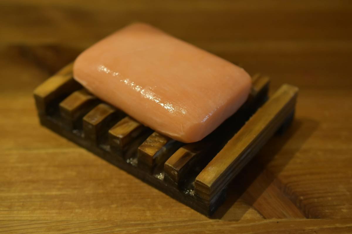 Comparison chart showing ingredient quality in grooming supplies beard care kits: tallow-based vs. synthetic detergent bars